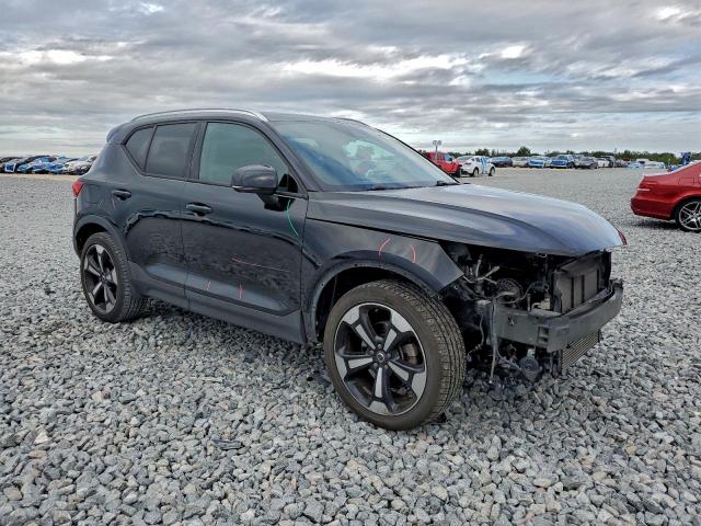 Volvo XC40 T4 Momentum Image 12