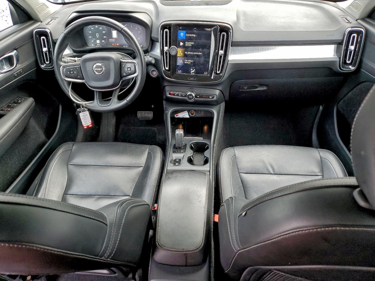 Volvo XC40 T4 Momentum Image 5