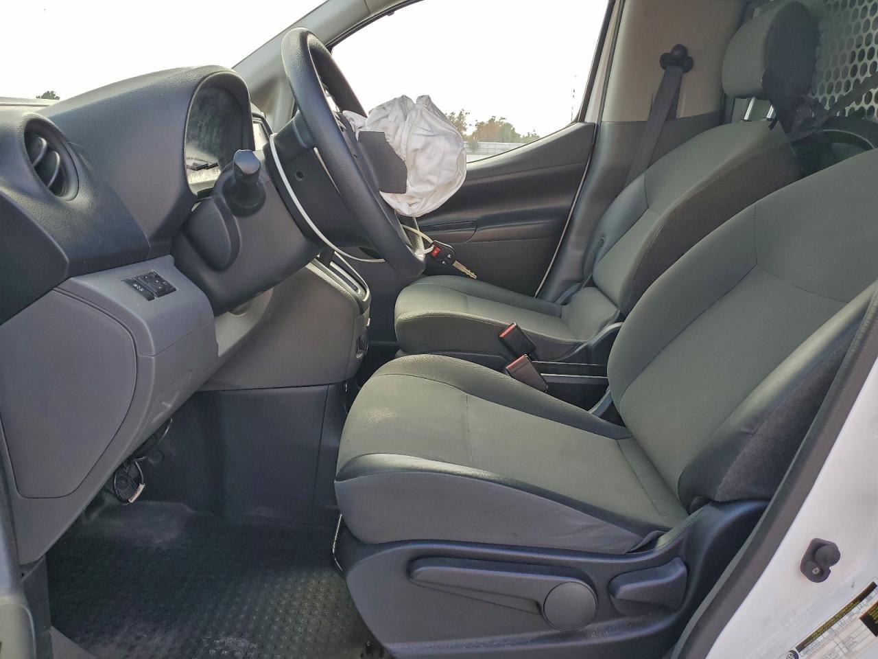 Nissan Nv 2.5s Image 4