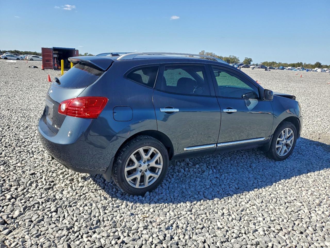 Nissan Rogue S Image 4