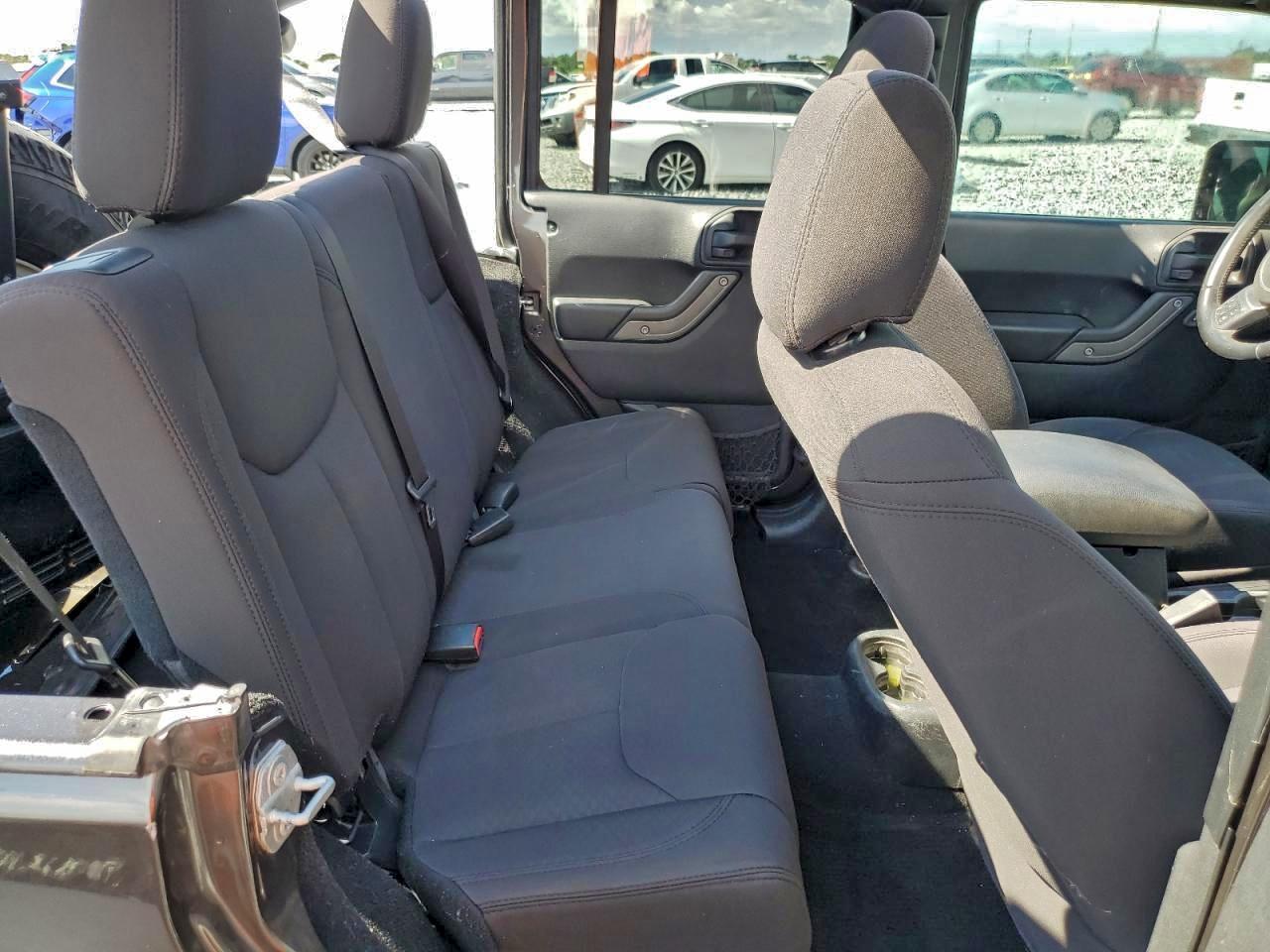 Jeep Wrangler Sport Image 12