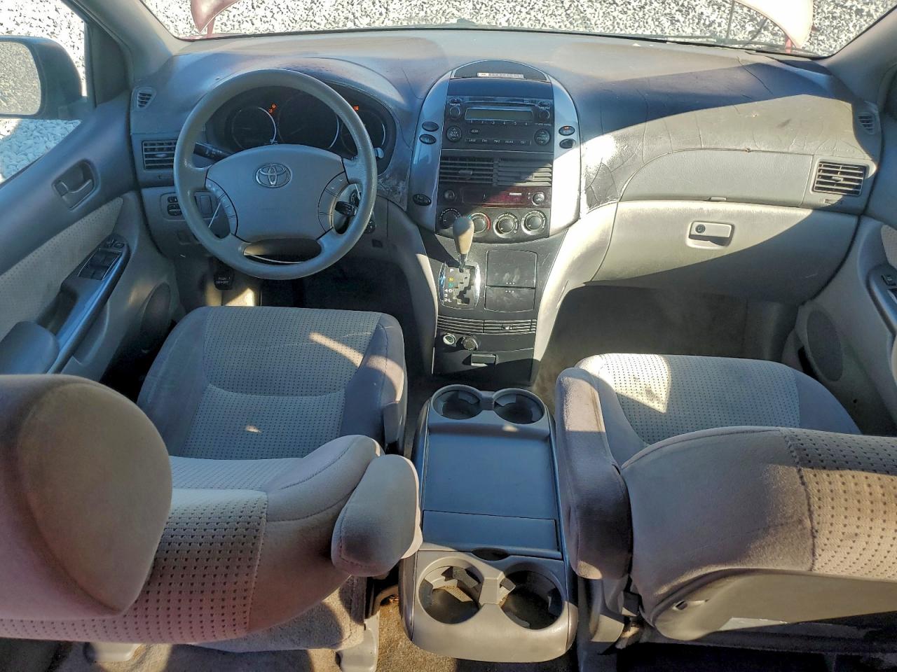 Toyota Sienna Ce Image 2