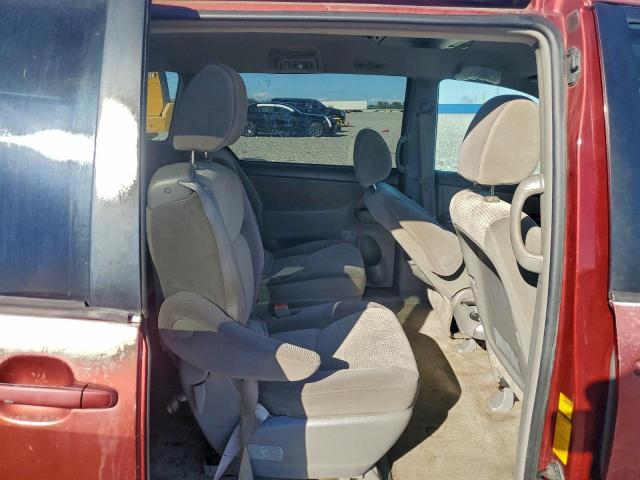 Toyota Sienna Ce Image 10