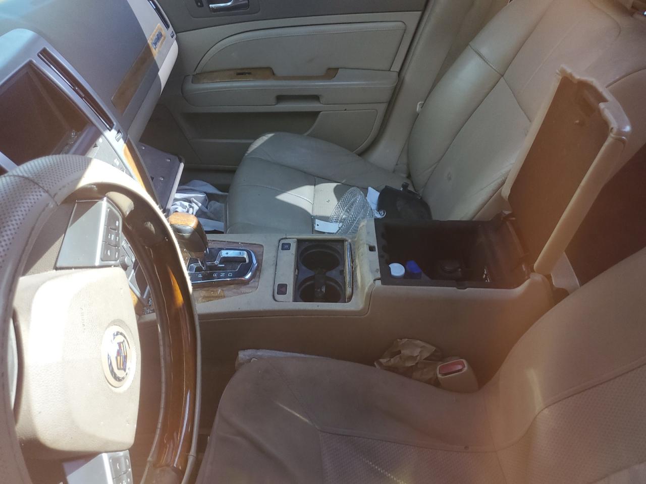 Cadillac STS Luxury Image 8