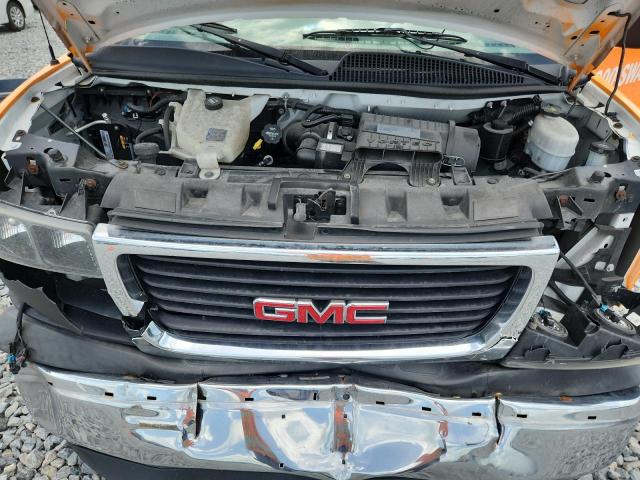 GMC Savana G2500 Image 11