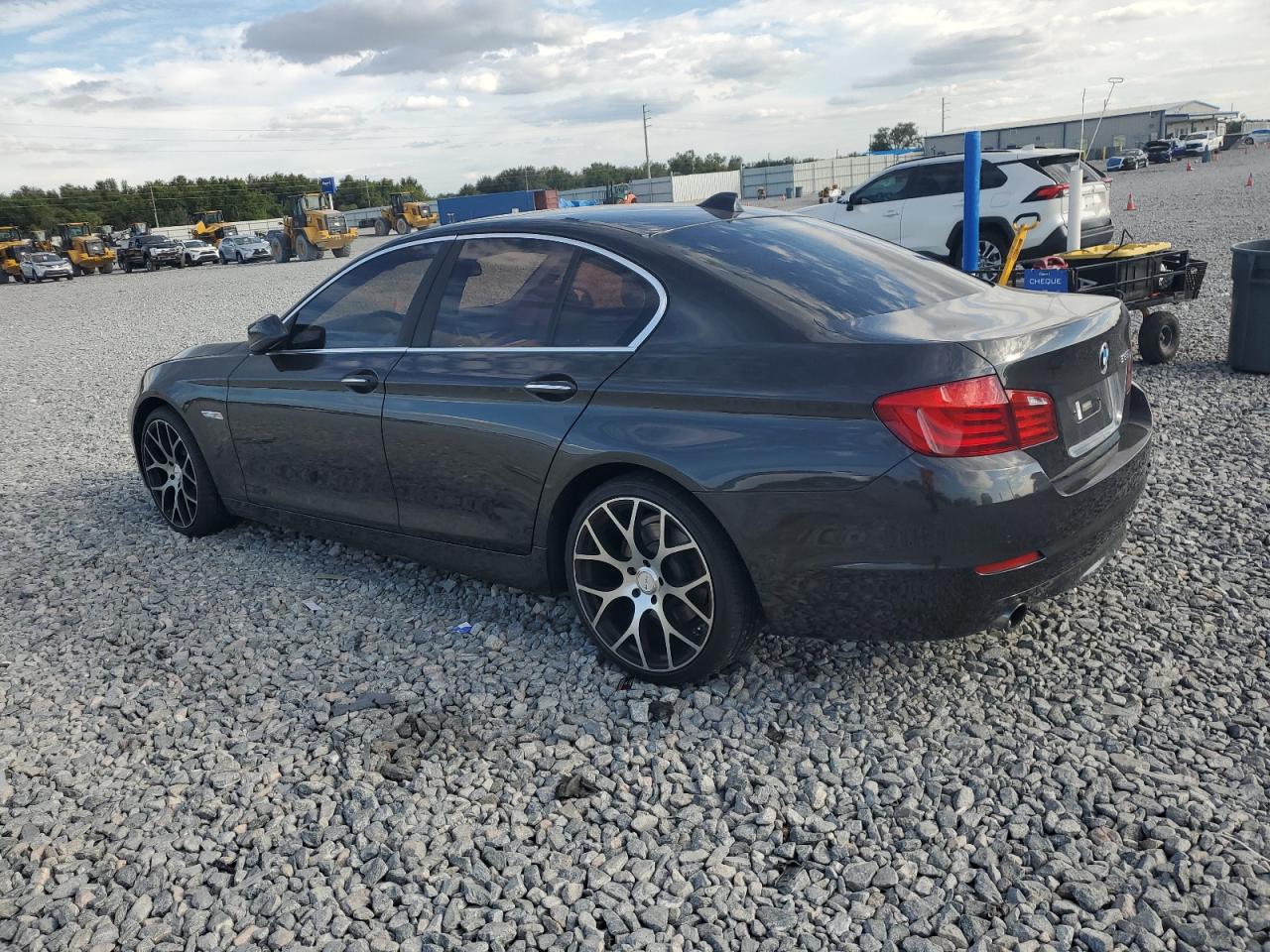 BMW 5 Series I Image 12