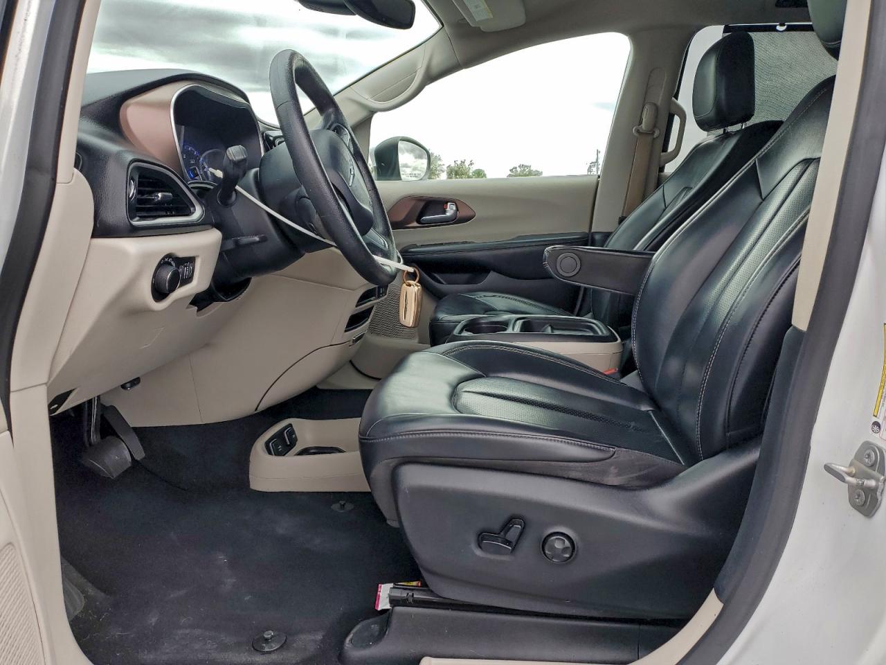 Chrysler Minivan Lxi Image 3