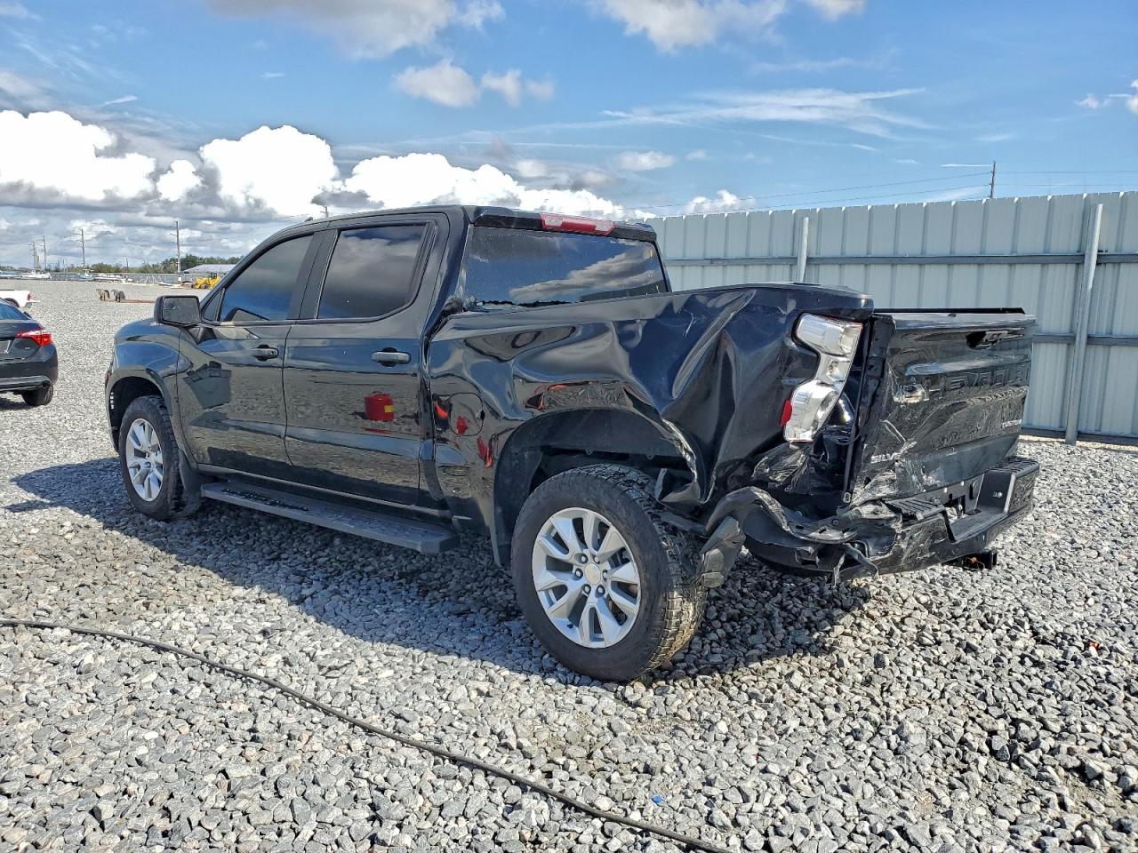 Chevrolet Silverado C1500 Custom Image 4