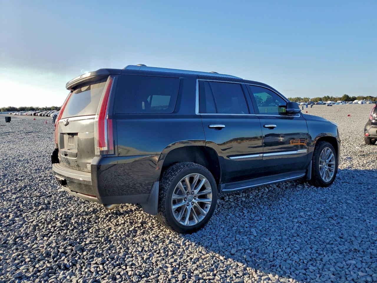 Cadillac Escalade Luxury Image 3
