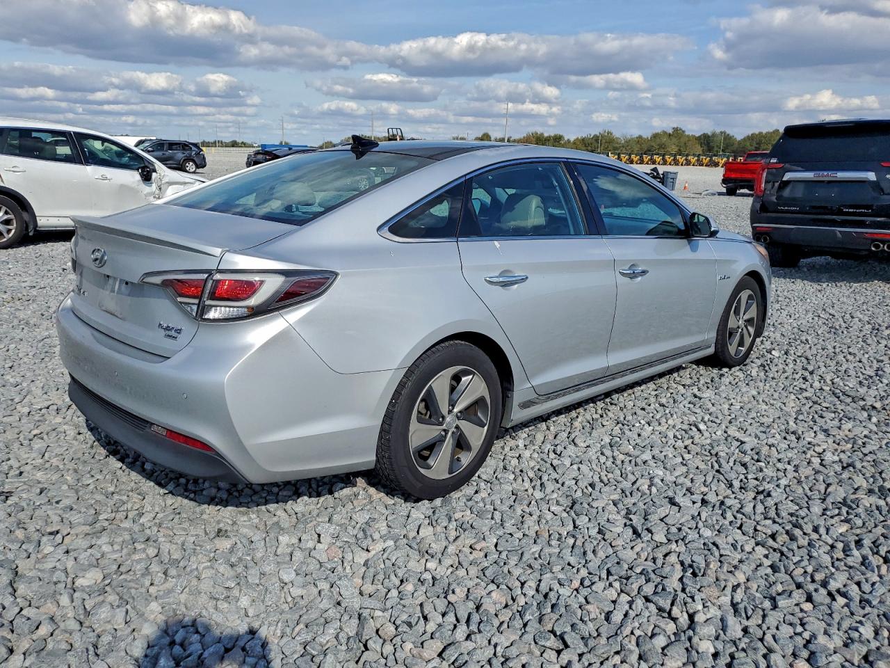 Hyundai SONATA Hybrid Image 2