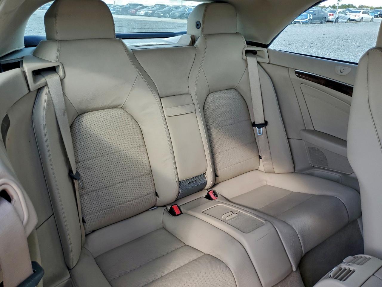 Mercedes-Benz E-Class 400 Image 4