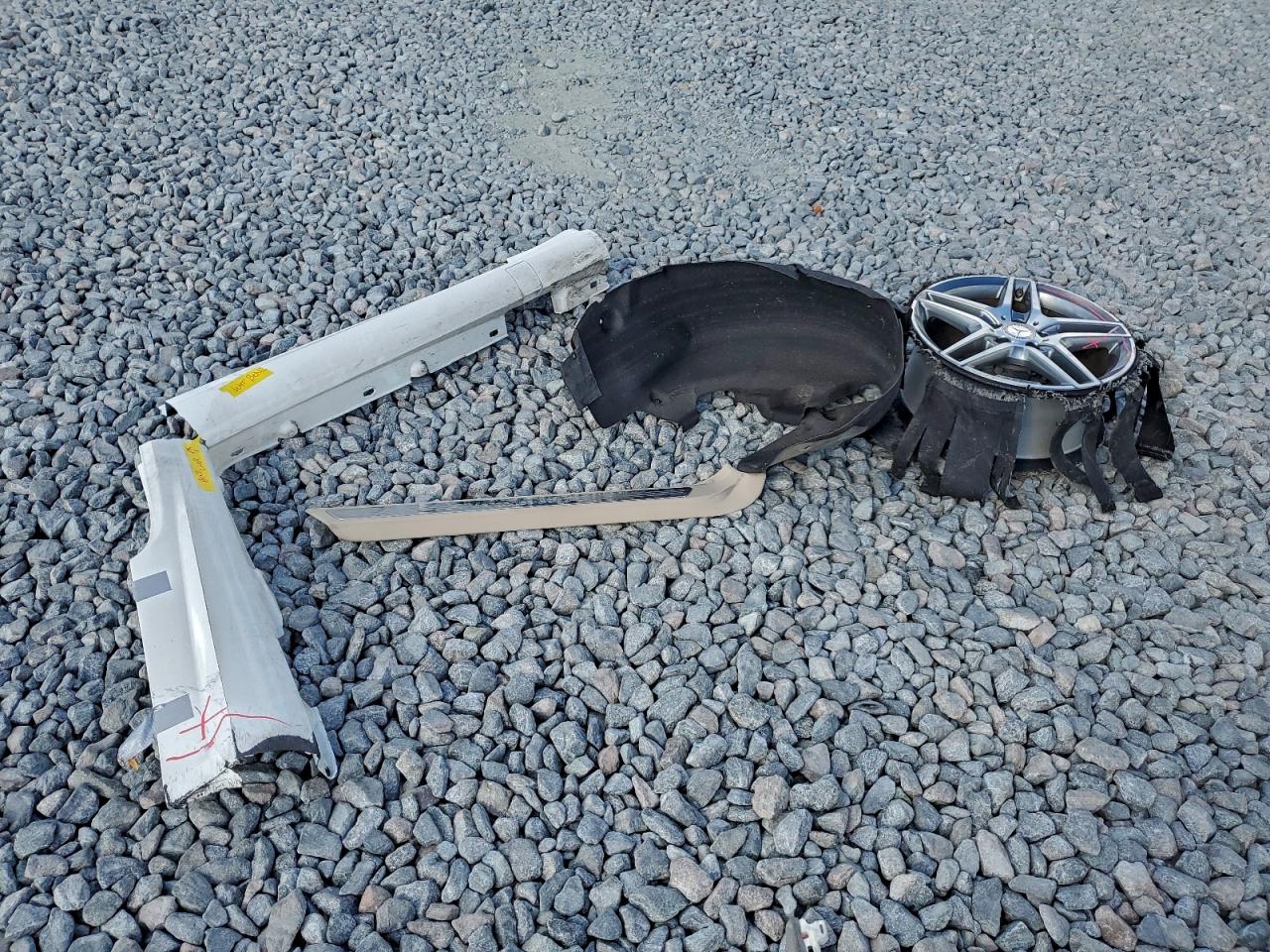 Mercedes-Benz E-Class 400 Image 8