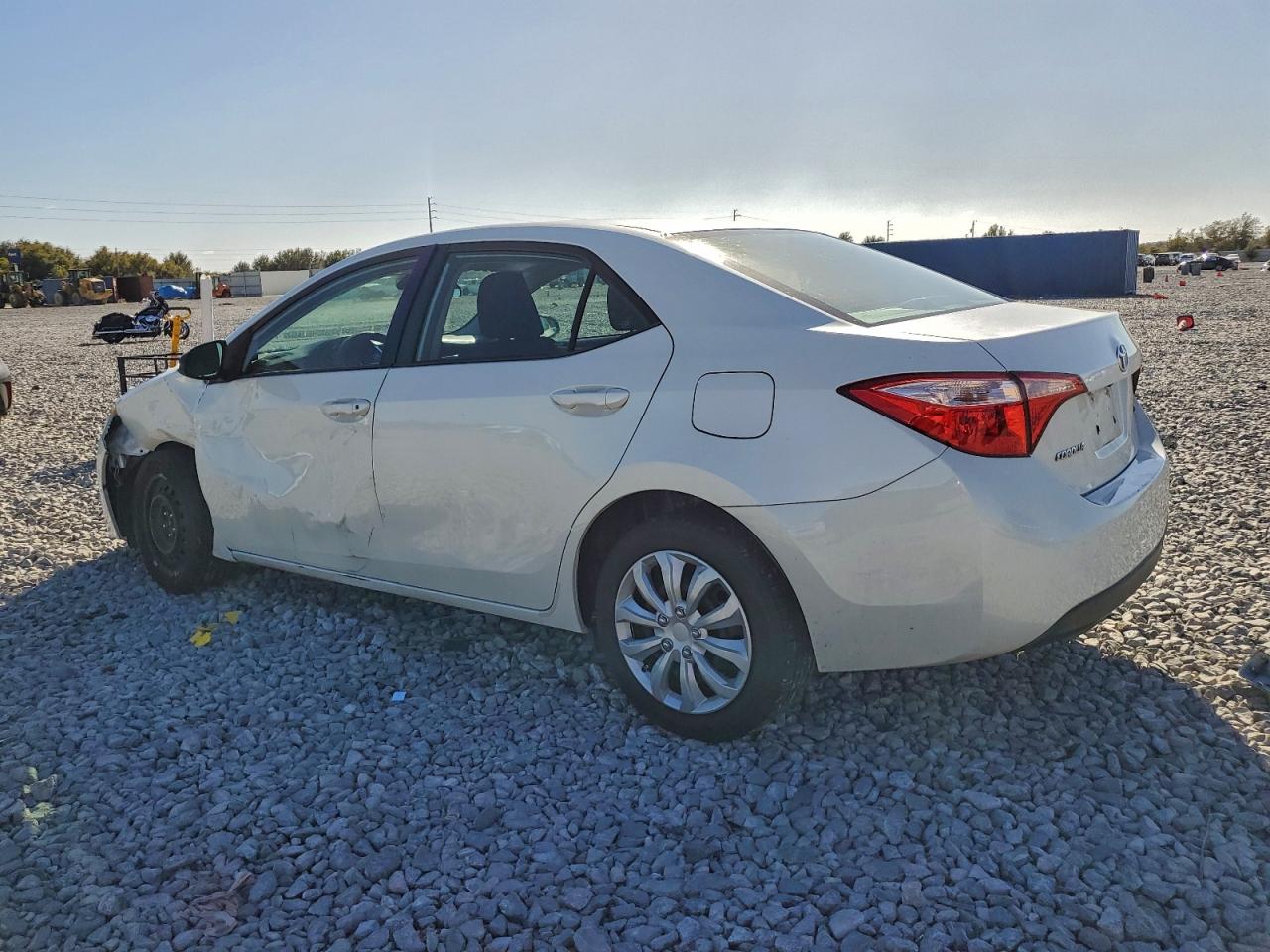Toyota Corolla L Image 3