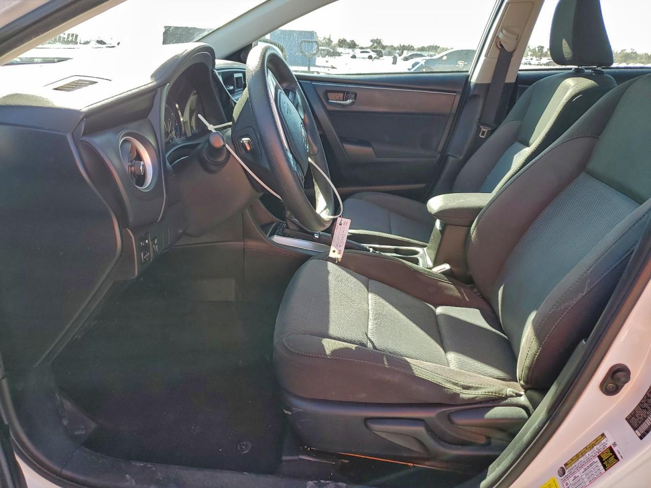 Toyota Corolla L Image 5