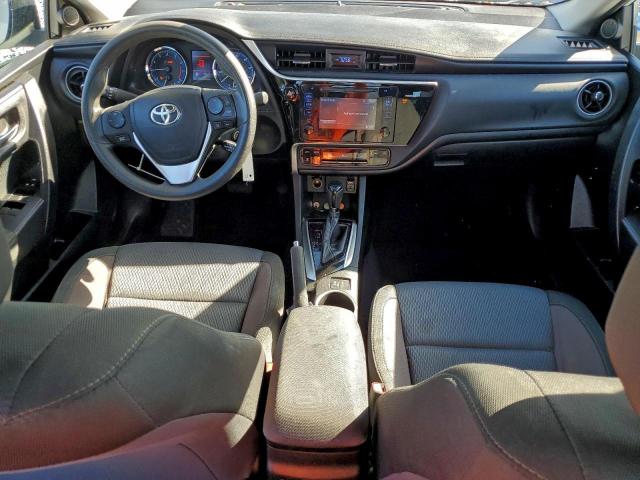 Toyota Corolla L Image 8