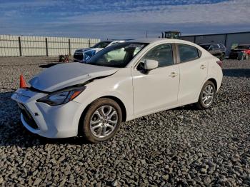  Salvage Toyota Yaris