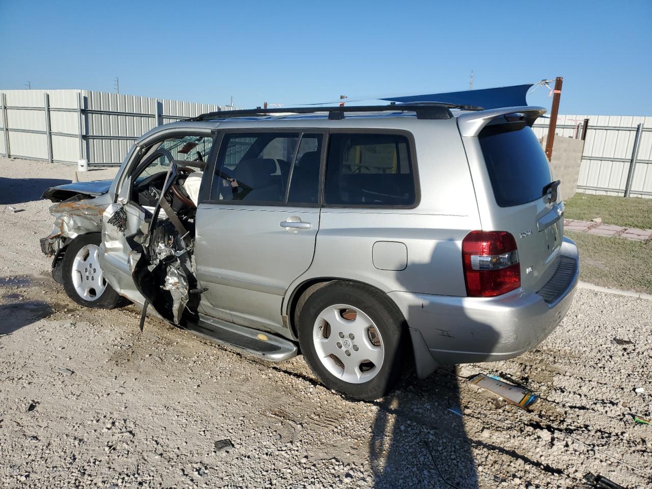 Toyota Highlander Base Image 6