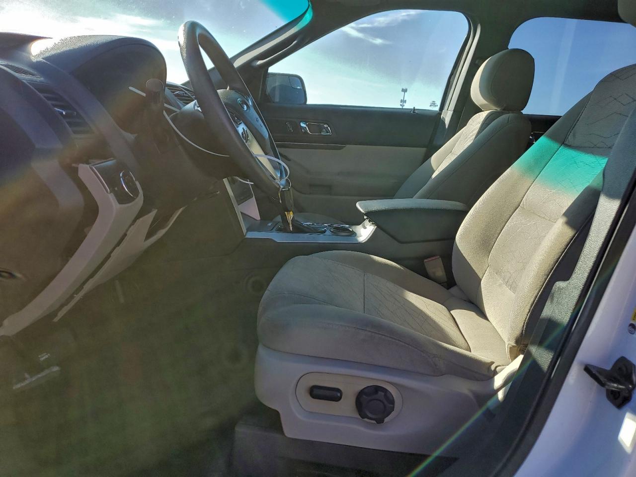 Ford Explorer Image 10