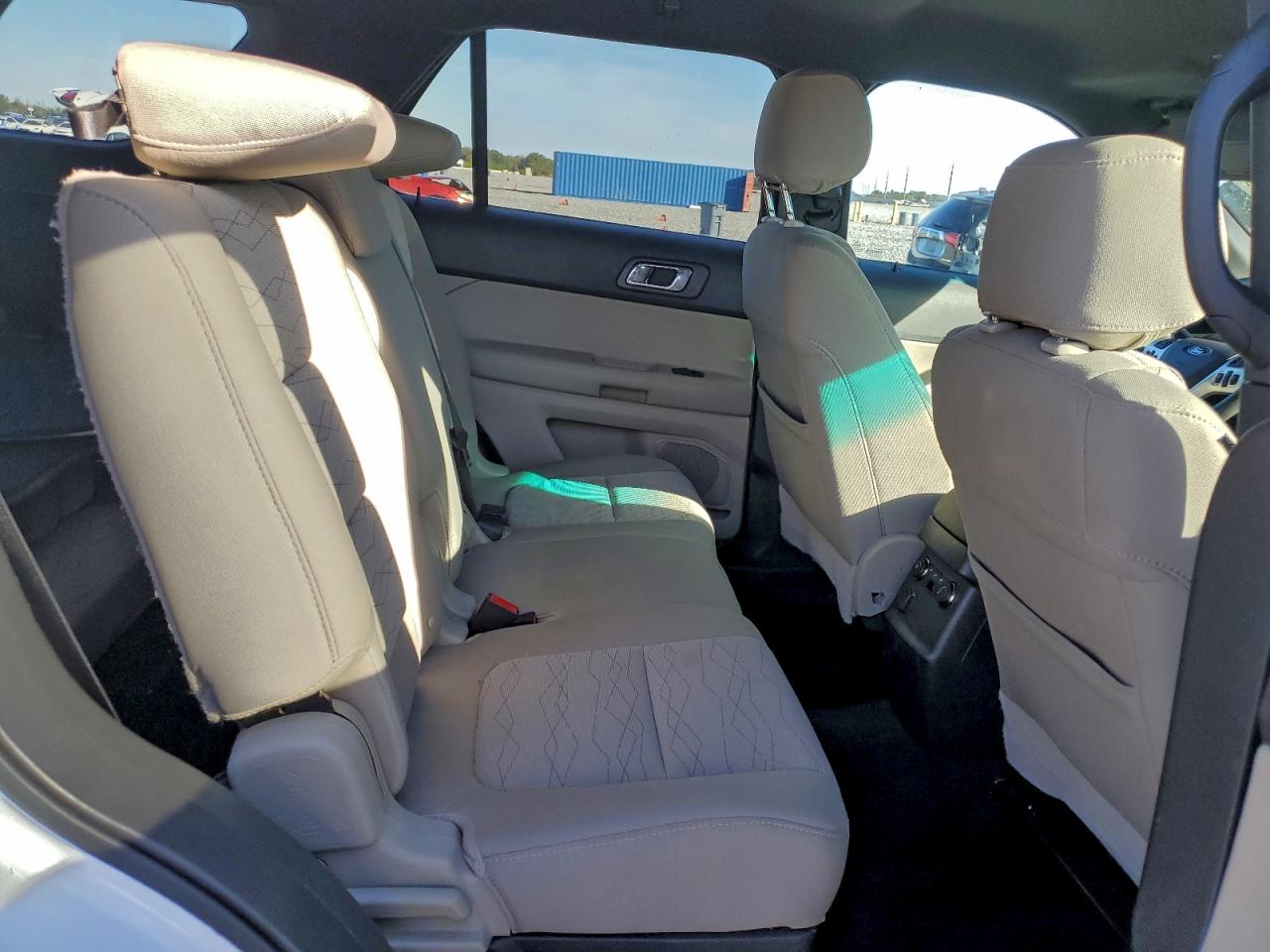 Ford Explorer Image 11