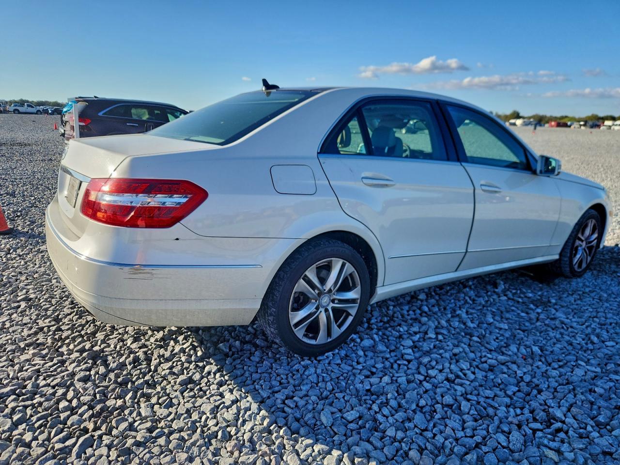 Mercedes-Benz E-Class 350 Image 4