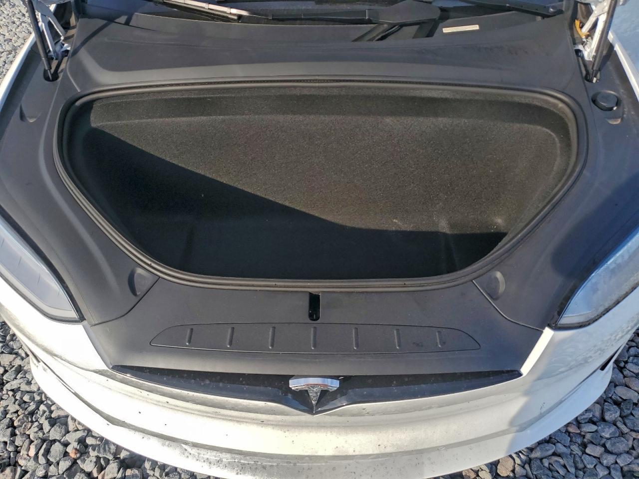 Tesla Model X Image 8