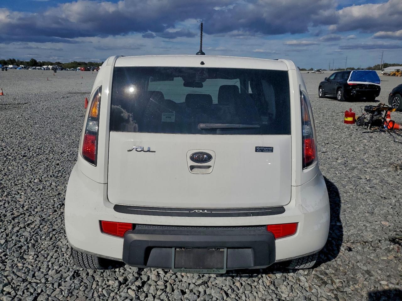 Kia Soul + Image 10