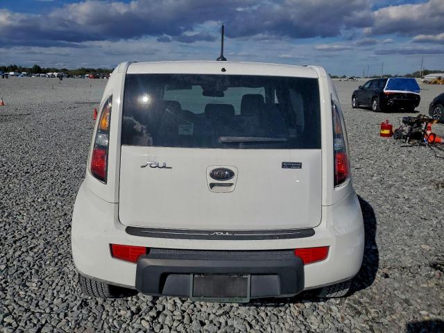 Kia Soul + Image 10