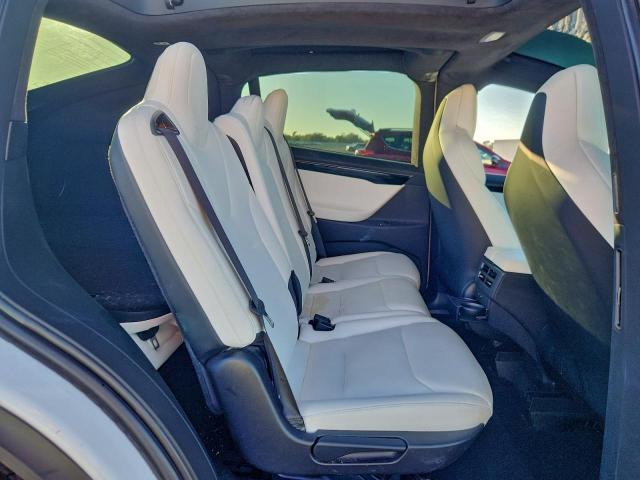 Tesla Model X Image 6